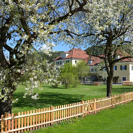 Dienstl Gut Hotel