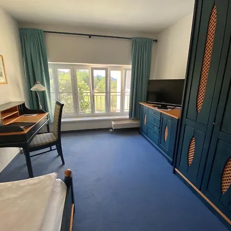 Dienstl Gut 4*
