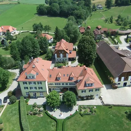 Dienstl Gut Hotel 4*