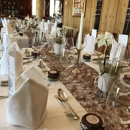 Dienstl Gut Hotel